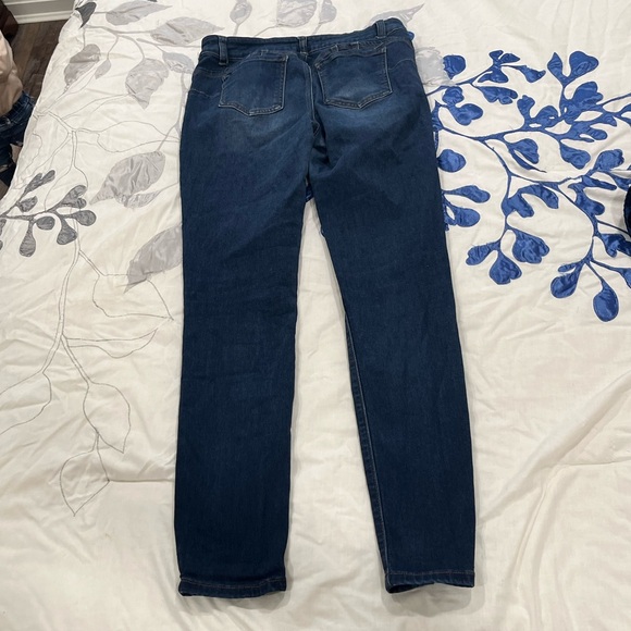 Classic Jeans - Picture 2 of 4